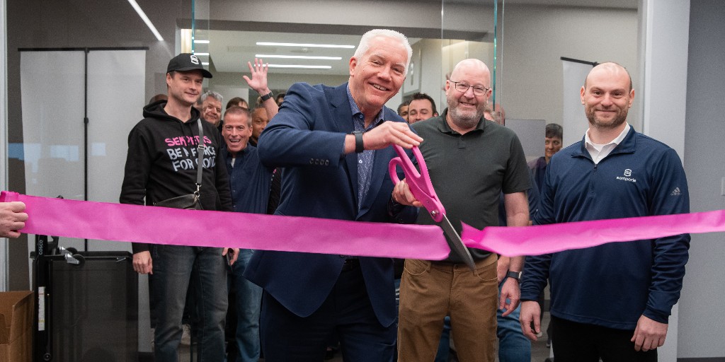 We’re expanding! Semperis is opening new offices in Addison, TX &amp; Ottawa. At a recent celebration <a href="/townofaddison/">Town of Addison</a> Mayor <a href="/brucearfsten/">Bruce Arfsten</a> joined in the celebration. Thank you, Mr. Mayor. 
Read more: semperis.com/press-release/…