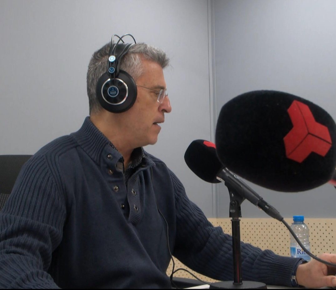 #DiaMundialdelaRadio en no res 46 anys en antena ininterrompudament. Un privilegi, un plaer i una forma de vida. Orgullós i satisfacció plena de dedicar-me a un mitjà que m'ha fet créixer i madurar fins ...  #Terrassa <a href="/CanalTerrassa/">Canal Terrassa</a> <a href="/RadioMTerrassa/">Ràdio Municipal de Terrassa</a>