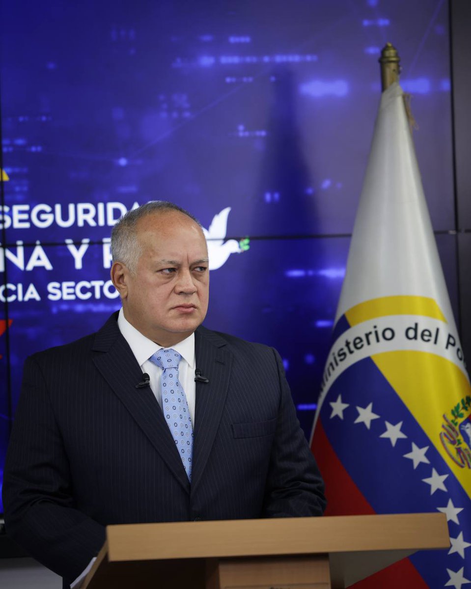 ConElMazoDando's tweet photo. #EnVivo @dcabellor: Cada intento de la oposición por desestabilizar al país se ve frustrado por los "anticuerpos" de la paz del Gobierno Bolivariano. Desmantelados y detenidos todos los grupos terroristas en Venezuela.

#11AñosConChávezSiempre #13Feb https://t.co/XoYCwY1FEw