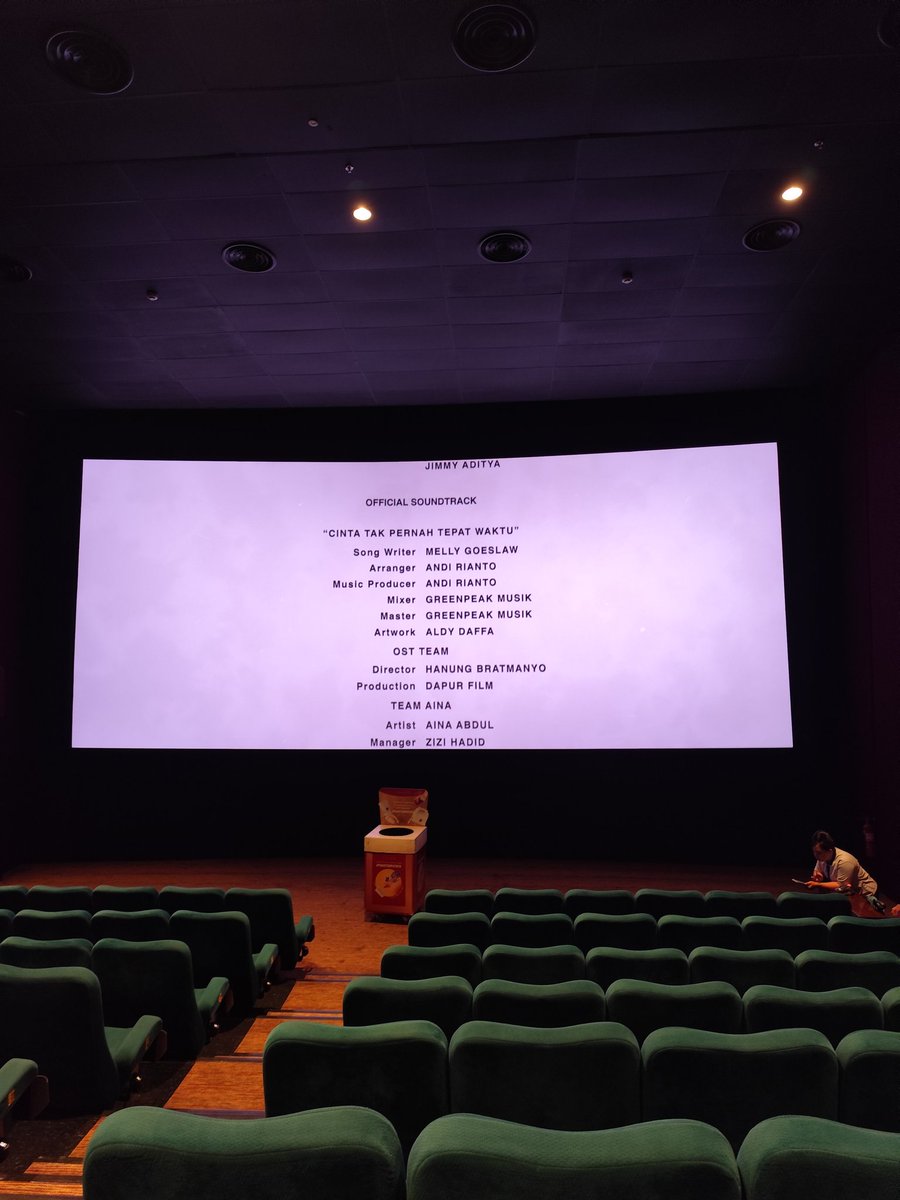 Yxeezzz's tweet photo. "Cinta Tak Pernah Tepat Waktu"
8/10 ✨ banyak ilmu, pengalaman, validasi yang didapat 👍 https://t.co/rqaIXLSg39