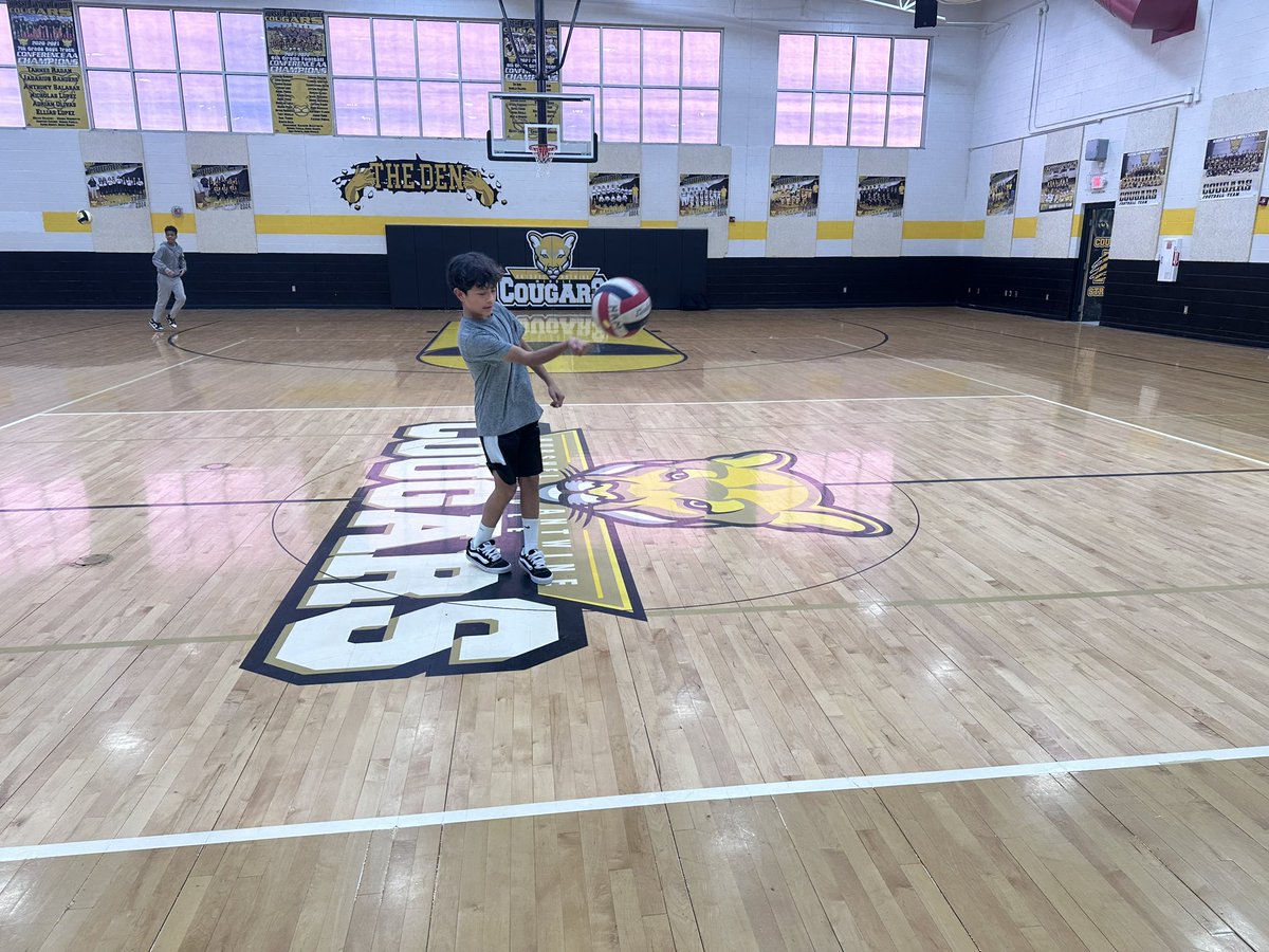 PhysicalEd_HA's tweet photo. Learning more ways to pass in #Nitroball , how to control the pass, and how to serve. #TeamSISD #Allin @HAntwine_MS @MChavez_AMS @iGalindo_AMS https://t.co/uouWCNpNwU
