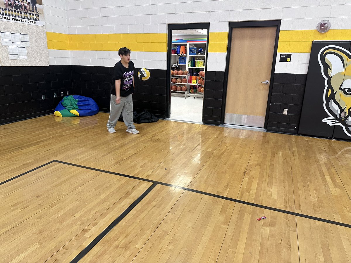 PhysicalEd_HA's tweet photo. Learning more ways to pass in #Nitroball , how to control the pass, and how to serve. #TeamSISD #Allin @HAntwine_MS @MChavez_AMS @iGalindo_AMS https://t.co/uouWCNpNwU