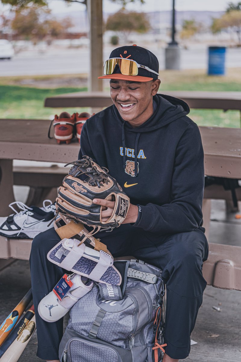 ShotByHype's tweet photo. What's In My Baseball Bag? With Darren McGee Class Of 26' MIF out of Las Vegas is OUT NOW!

Go watch, Like, &amp; Subscribe!

https://t.co/YC3iNHF7VM via @YouTube https://t.co/ukcSNp56Dq