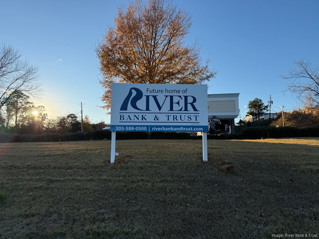 BrooksCorr's tweet photo. Excited to share that our @RetailCompanies team had the privilege of representing River Bank &amp; Trust in relocating their Birmingham headquarters to 1100 Montgomery Highway in Vestavia Hills—an 11,000 SF space nearly double their current footprint. Congrats @myriverbank! https://t.co/v6tDd2W7ro