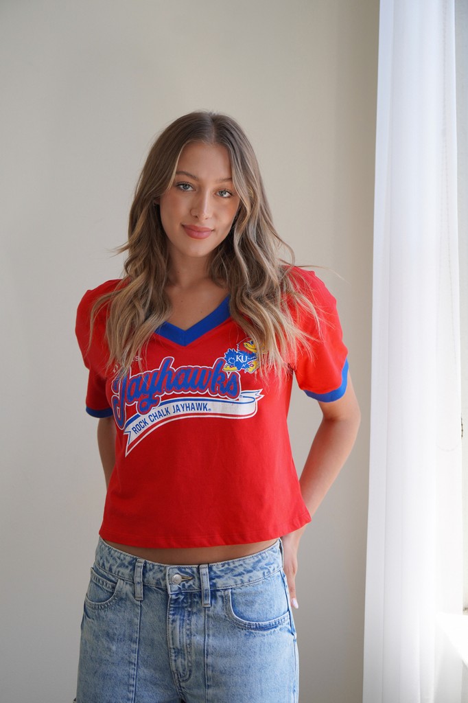 WEARbyEA's tweet image. Roses are red, violets are blue, #WEARbyEA is the Valentine's Day gift we want—how about you? 😉

Find more NCAA WEAR at @rally_house.

l8r.it/FM2S

#jayhawks