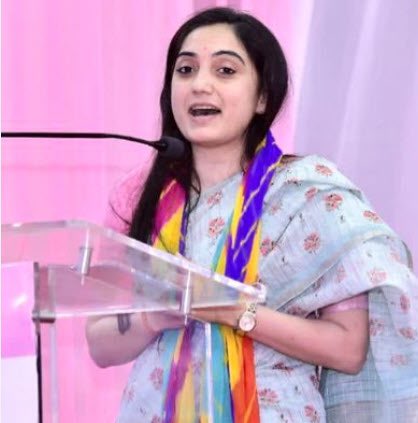 मैं नुपुर शर्मा ईश्वर को साक्षी मानकर दिल्ली प्रदेश के मुख्यमंत्री पद का सपथ लेती हूं।

काश ऐसा हो जाए तो मजा आ जाएगा

हालांकि गुप्त सूत्रों के माध्यम से यह मालूम चला है कि यदि इन्हें दिल्ली का मुख्यमंत्री बना दिया जाए तो आप आश्चर्य मत करना