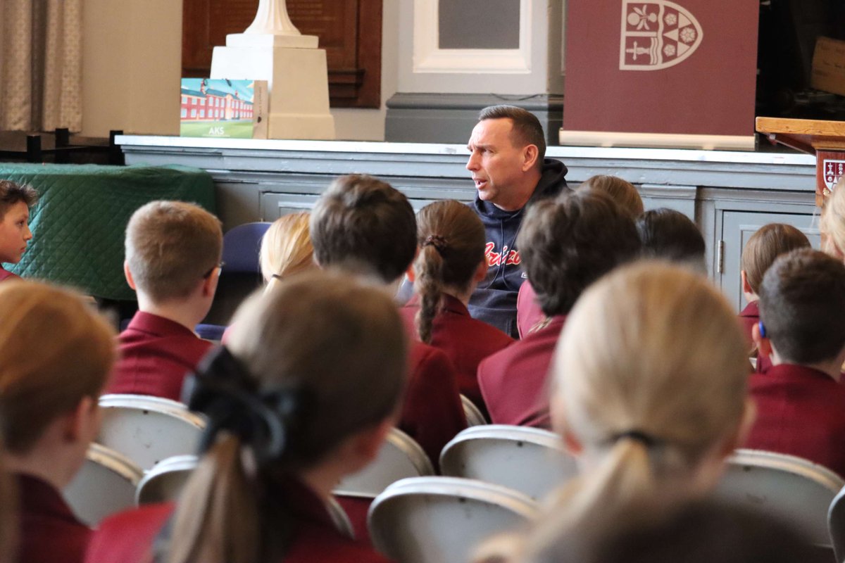 We had the incredible opportunity to hear from Shaun Gash MBE in today's #ThursdayTakeover.

Shaun is a paraplegic amputee, wheelchair adventurer and motivational speaker. 

From his battles in life, to his incredible achievements, the students were inspired by <a href="/GashShaun/">Shaun Gash MBE</a> story.