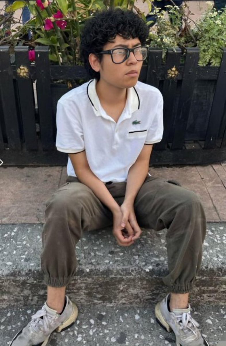 ViktorRBOficial's tweet photo. Un hombre fue grabado #abandonando a un bebé recién nacido en la colonia Fuentes del Valle en #Tultitlán. Presunto padre de la criatura.
La madre al ver el vídeo en las noticias acudió al MP para levantar una denuncia, Pero salieron conversaciones en las que sale implicada. https://t.co/6ziBTWbv2d