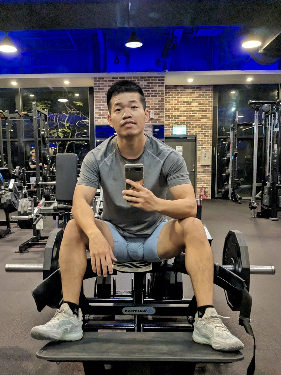 臀推組間發現褲子很母湯