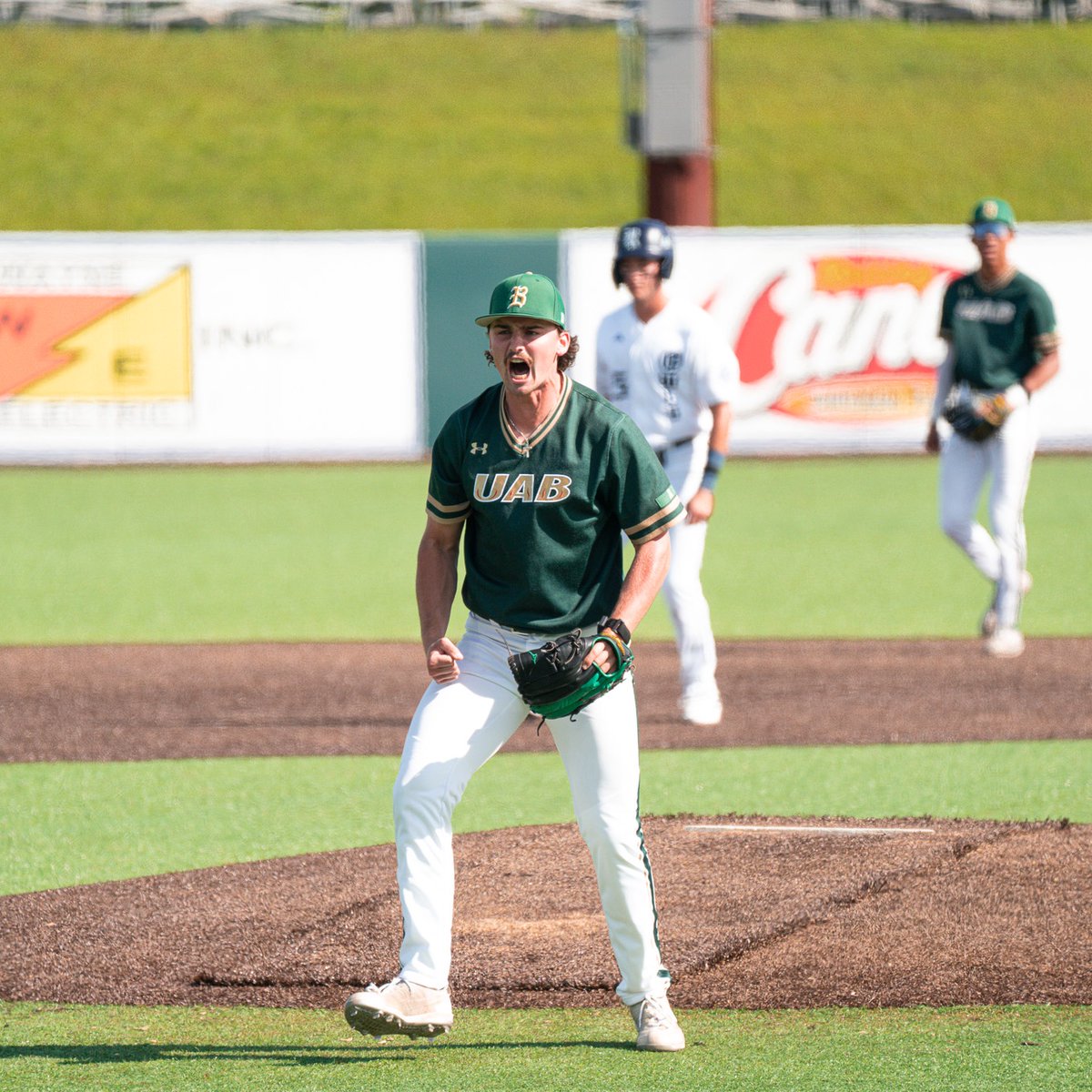 UAB_Baseball's tweet image. 1⃣ day until Opening Day!

Last season, UAB pitchers were #⃣1⃣ in fewest home runs allowed in @American_Conf  games!