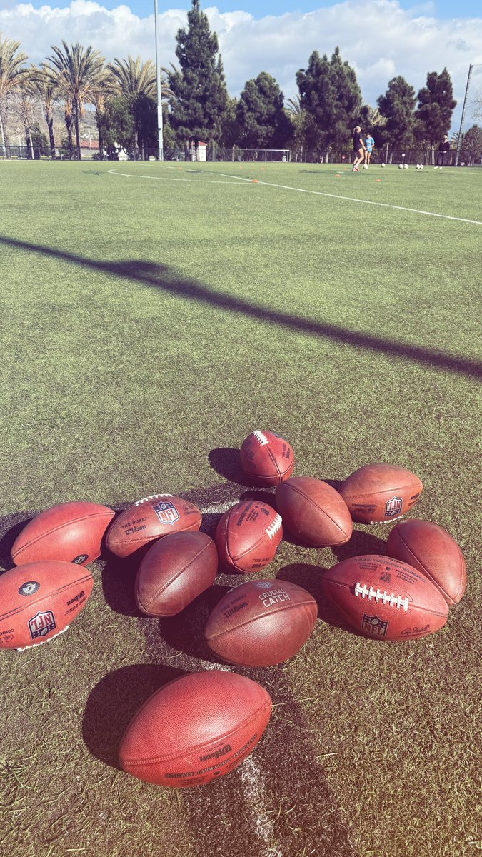 ProkickAus's tweet photo. Great first couple of days Training some of lads. Always love coming to the USA and even got our own number plate this time 😊 Preparing for the NFL Combine
#accuracyMatters #focussed #gettowork https://t.co/VsZyBhHJDJ