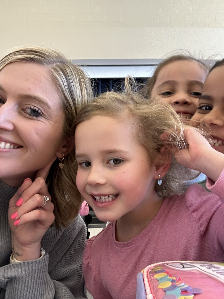 When you’ve found your earring twin! 👯‍♀️ <a href="/RayMarshCougars/">RayMarshCougars</a>