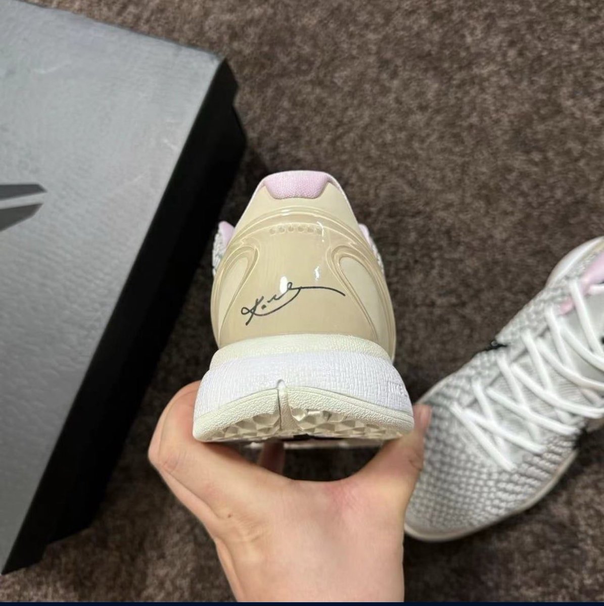 FredRoddy7's tweet photo. Thankful to be able to get my hands on these on Release day 🤩 @C4Retail https://t.co/A1VzqCTwCq