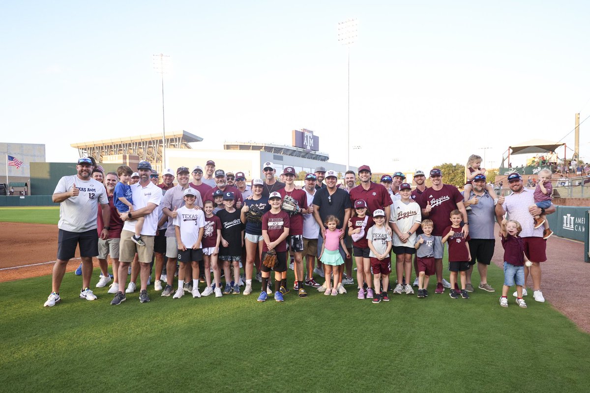 TAMULettermen's tweet image. It was great seeing so many Lettermen return for the @aggiebaseball Alumni Weekend! Always exciting to bring former players back to Olsen ⚾🫧