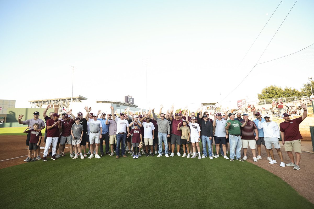 TAMULettermen's tweet image. It was great seeing so many Lettermen return for the @aggiebaseball Alumni Weekend! Always exciting to bring former players back to Olsen ⚾🫧