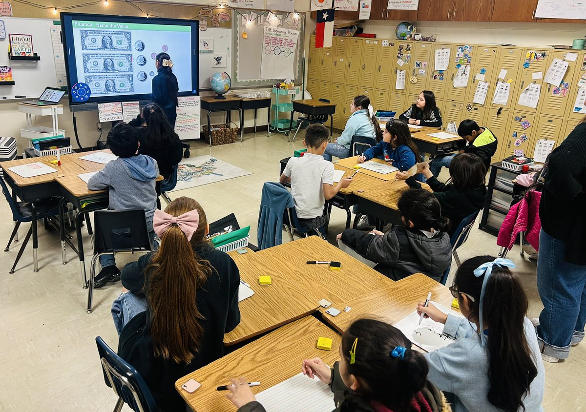 MeadowbrookFW's tweet photo. Itβs great to see our 𦬠Leaders taking ownership of the learning process and providing meaningful peer to peer feedback. Keep up the GREAT π€© and HEART β€οΈ work! #TeamWren #Team3rdGrade @FortWorthISD @FWISDCareers https://t.co/jlrAmdJU7w