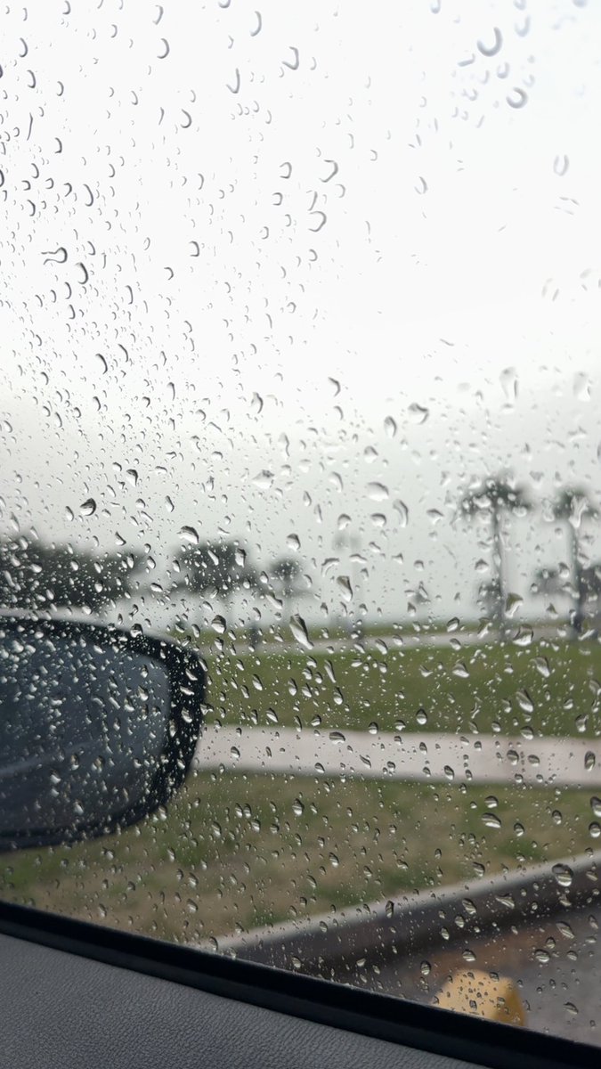 مساء مُمطر وسعيد🤍✨