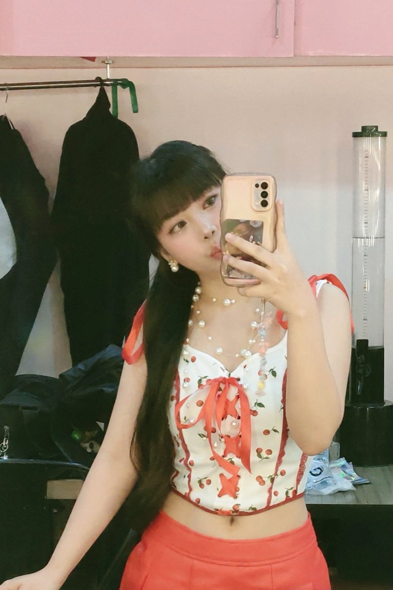 _jinjooberry_'s tweet image. Happy hearts day everyone, especially to my shellies and pixels! 🫶🏻✨