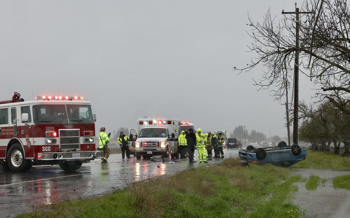 calfireSCU's tweet photo. E168 responded to a traffic collision w/ 2 vehicles involved Leavesley Rd X Marcella Ave Gilroy (Santa Clara County). Both patients were transported to a nearby hospital.
Thank you to #GilroyFD, #SCCEMS, &amp; @gilroy_chp for the assistance!
Drive cautiously!
#CALFIRESCU #SSCCFD https://t.co/ycVZU9vwGh