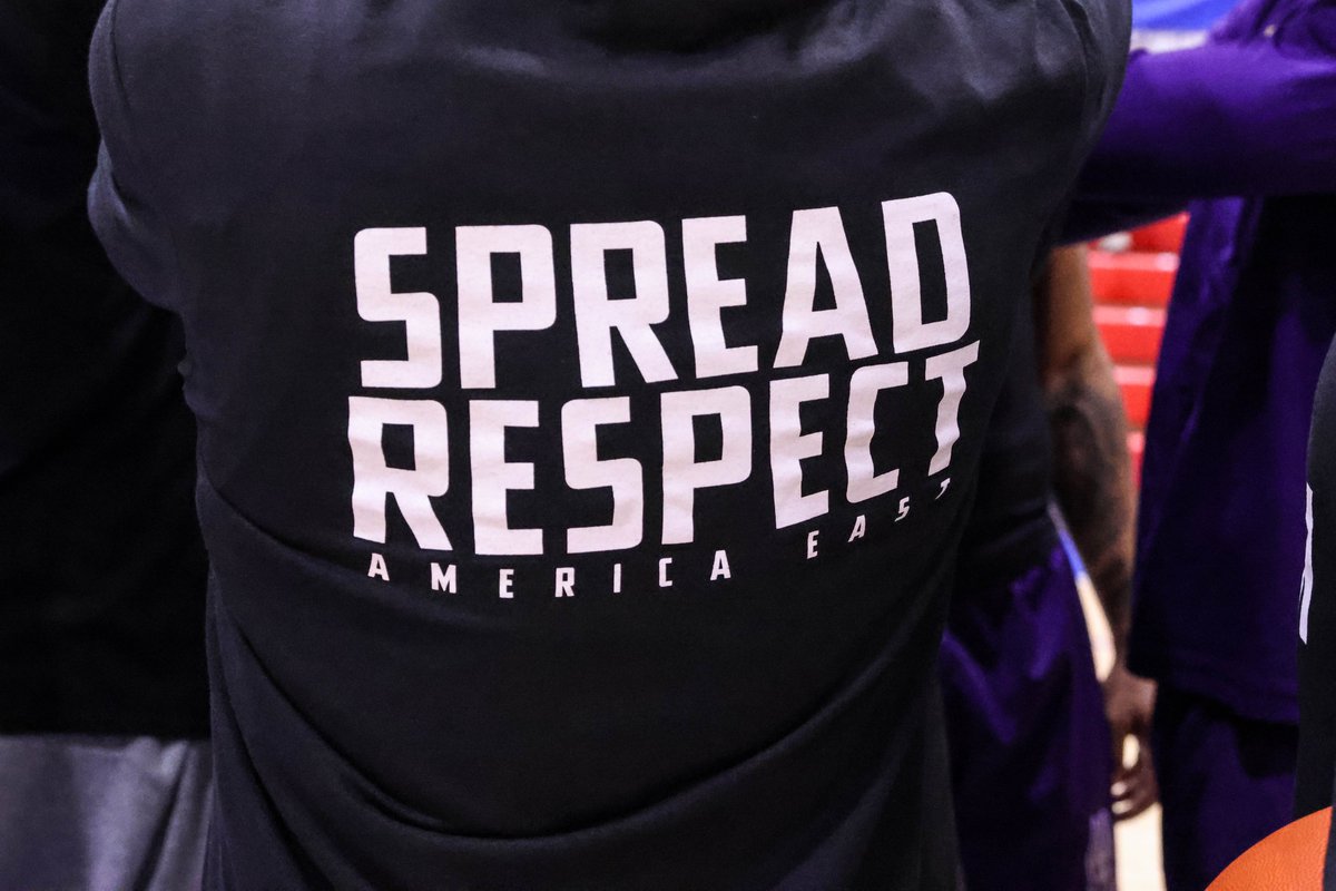 UAlbanyMBB's tweet photo. #SpreadRespect 👏
#UAUKNOW #MENTALITY https://t.co/OvZ8b1OhdX