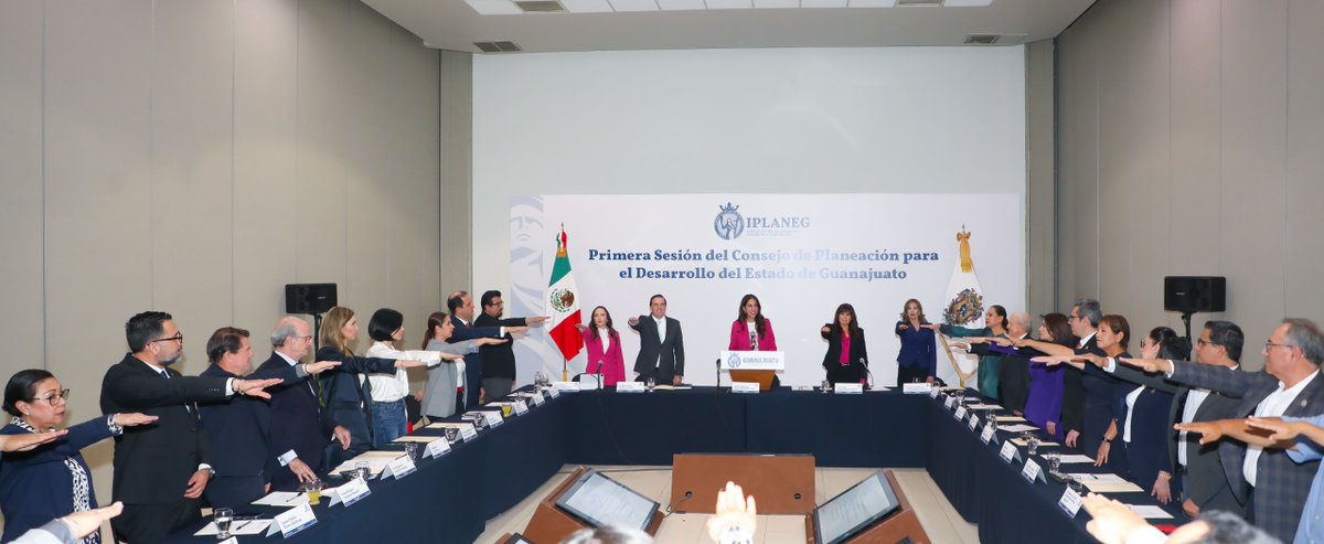 Me dio mucha alegría participar en la reunión con el Consejo de Planeación para el Desarrollo del Estado de Guanajuato, donde una vez más comprobamos que escuchar a nuestra gente es la base para construir el futuro que todas y todos queremos. Este plan marcará la ruta para el