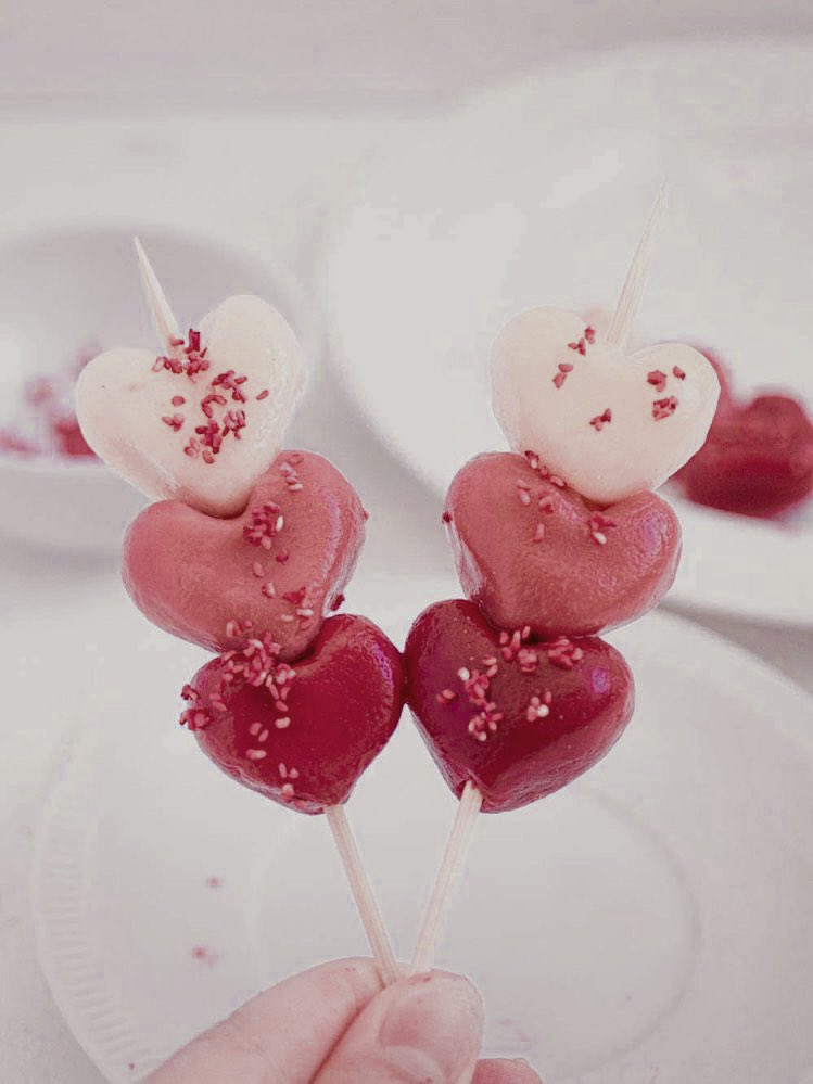 バレンタインデー 
(𝑩𝒂𝒓𝒆𝒏𝒕𝒂𝒊𝒏 𝑫ē)
—————————

「 ᴍᴏɴᴏʀᴏʟ: ᴇsᴘᴇᴄɪᴀʟ sᴀɴ ᴠᴀʟᴇɴᴛɪ́ɴ 」

            ❛ 𝑀𝑎𝑦𝑏𝑒 𝑡ℎ𝑎𝑡 𝑤𝑎𝑠 𝑜𝑘𝑎𝑦. ❜

                                ❀