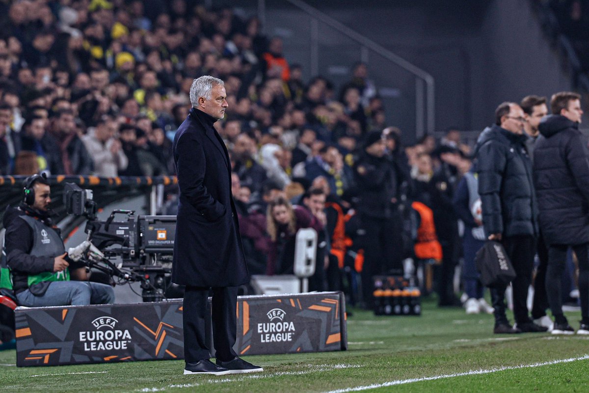 The Special One.

Kartları bundan sonra ister dağıtır ister s*k*ne t*şşağına sürer hocam #fenerbahceanderlecht