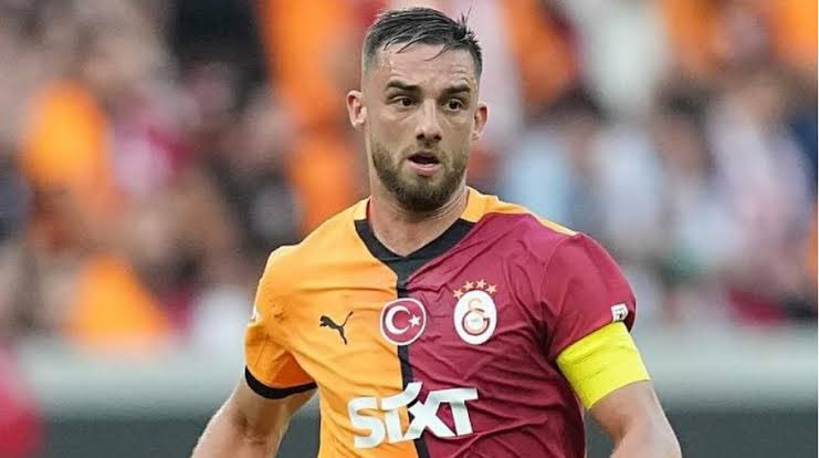 sarper_kose's tweet photo. Futbolda yeni mevki amk iki yönsüz orta saha.
Pas, şut, marke, alan işleme, topa basma, müdahale, uzaklaştırma hiçbiri yok kralımda. Adam gibi adamdır hiç şaşırtmaz hep kötü oynar Galatasarayın böyle adamlara ihtiyacı var
#AZvGS #berkankutlu https://t.co/kwg5vwr1nK