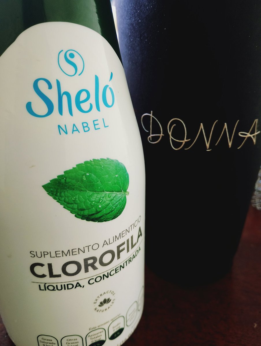 cecydonna's tweet photo. La clorofila puede beneficiar tu salud por su propiedades oxigenantes y ayudar en la eliminación de los metales pesados y la regeneración de la flora bacteriana intestinal. ¿Ya tomaste hoy tu vaso diario de agua con #clorofila #ShelóNABEL? Adquiérela aquí https://t.co/ijmwFTdSIq https://t.co/V9Tnz0Ifsj