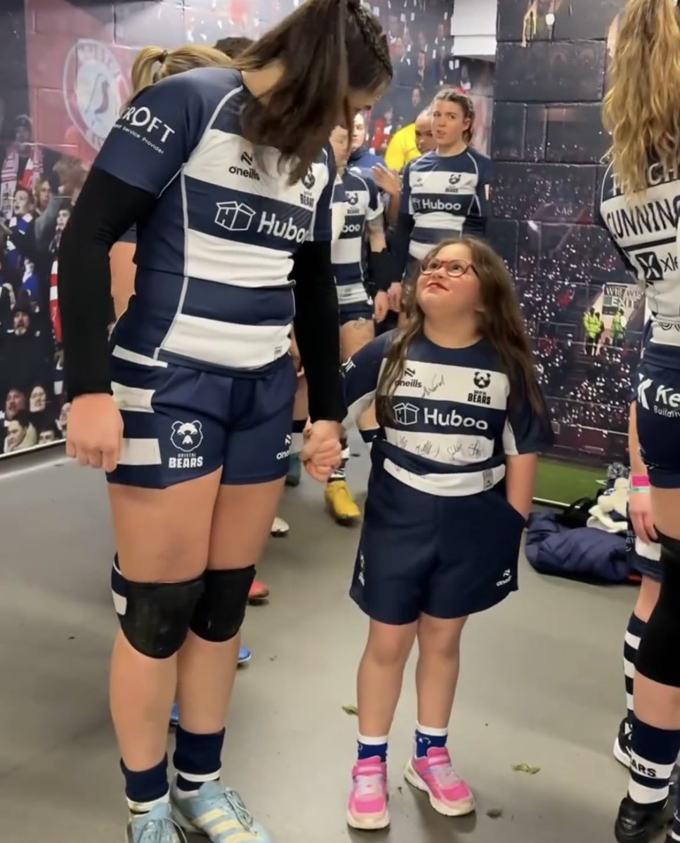 Cuteness overload!

A Kentucky girl recently got to meet her idol, Olympic star Ilona Maher.

7-year-old Eva told me she loves Ilona because “she shows women and girls that they can be strong AND beautiful.”

📸 CREDIT: Bristol Bears