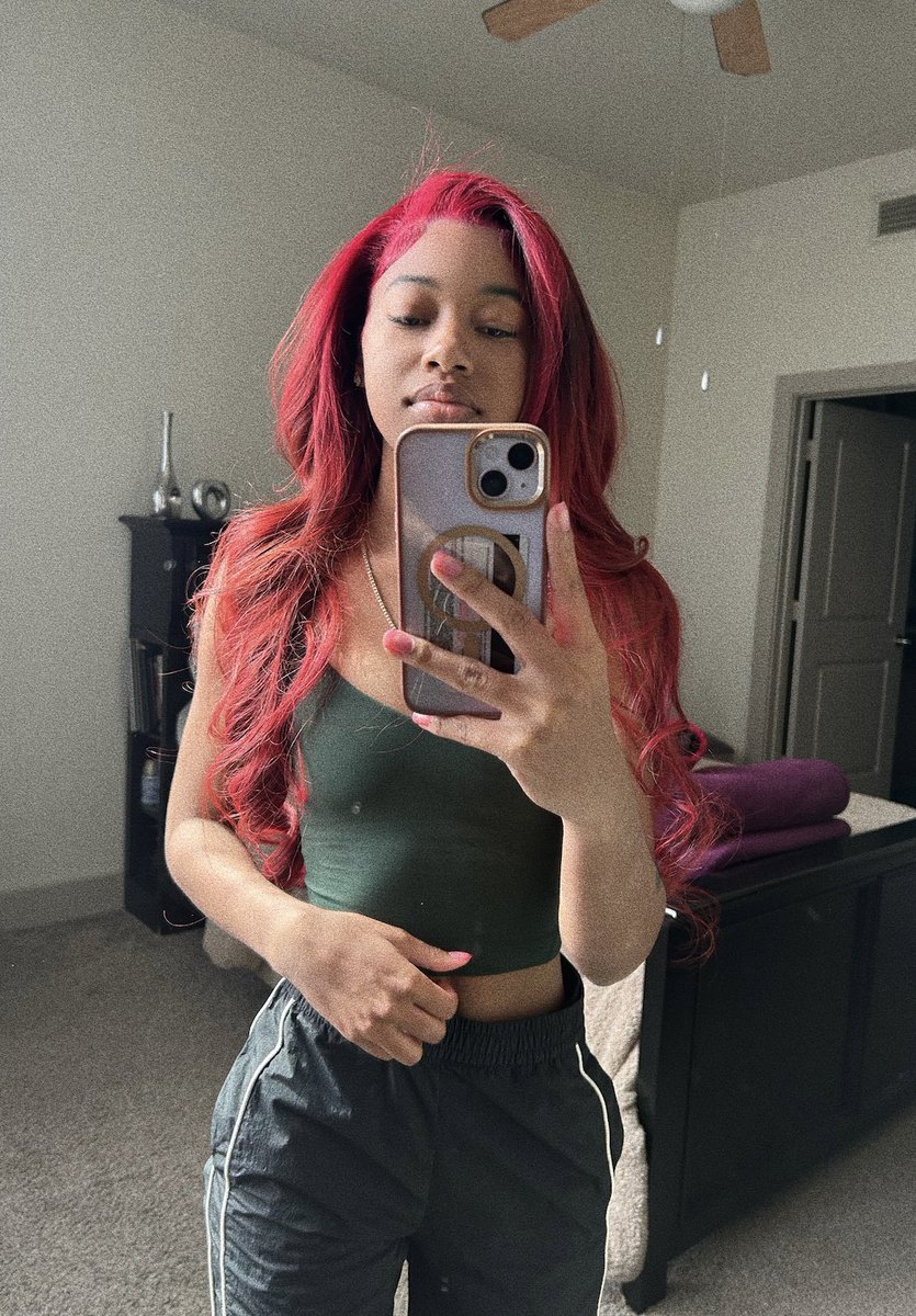 de_zyna's tweet photo. I love my hair 🥰 https://t.co/ydsaTxfATX