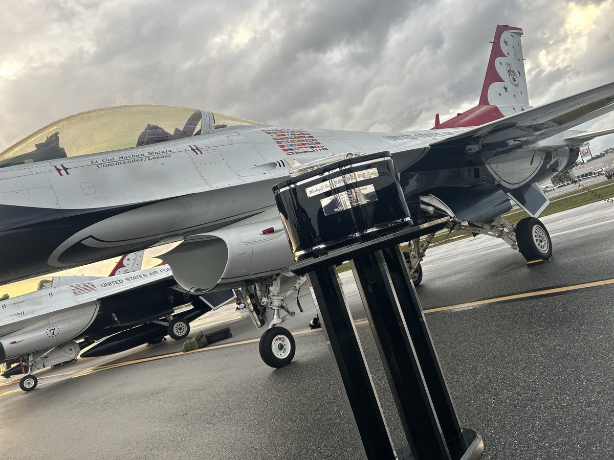 The party can now start. The ⁦<a href="/AFThunderbirds/">Thunderbirds</a>⁩ are ⁦<a href="/DAYTONA/">Daytona International Speedway</a>⁩