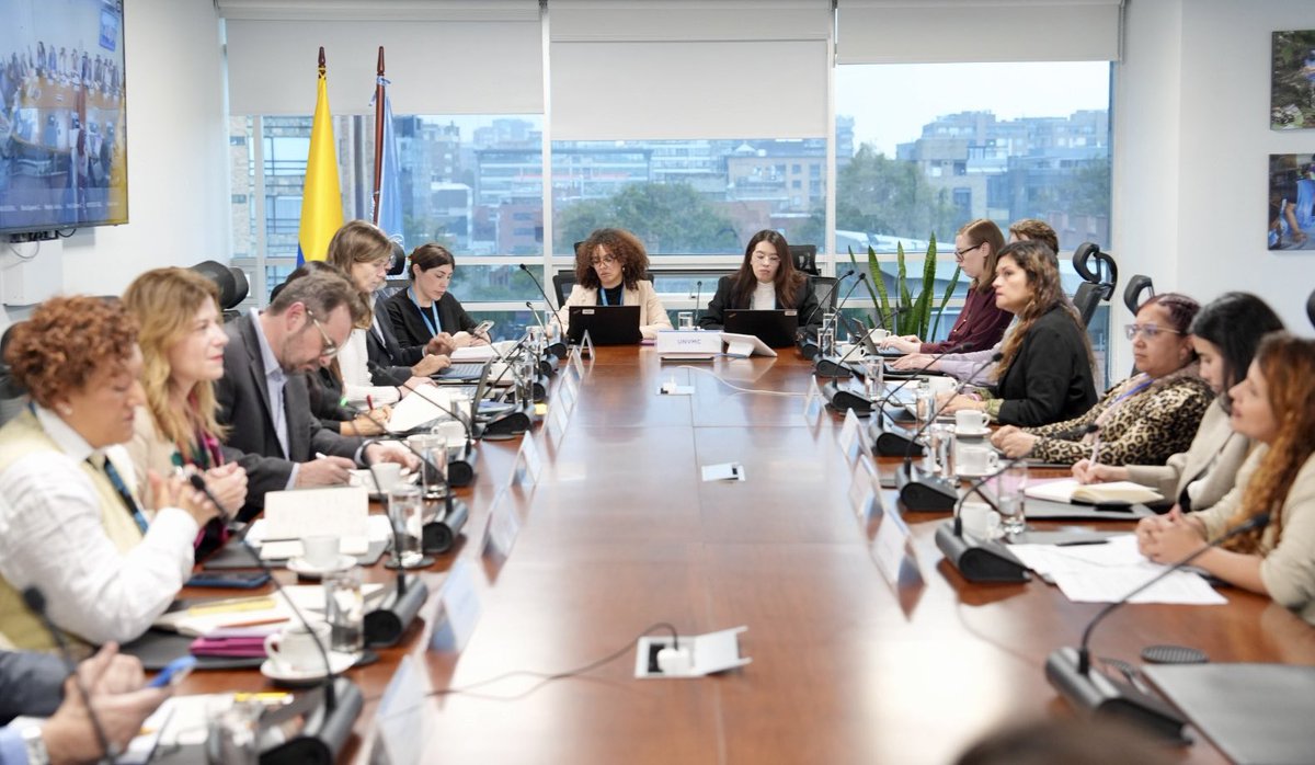 Importante reunión en la que, junto con <a href="/ONUMujeresCol/">ONUMujeresCol</a>, intercambiamos con organizaciones de mujeres sobre la importancia de avanzar en la implementación de medidas específicas de la agenda de Mujer, Paz y Seguridad #WPS.