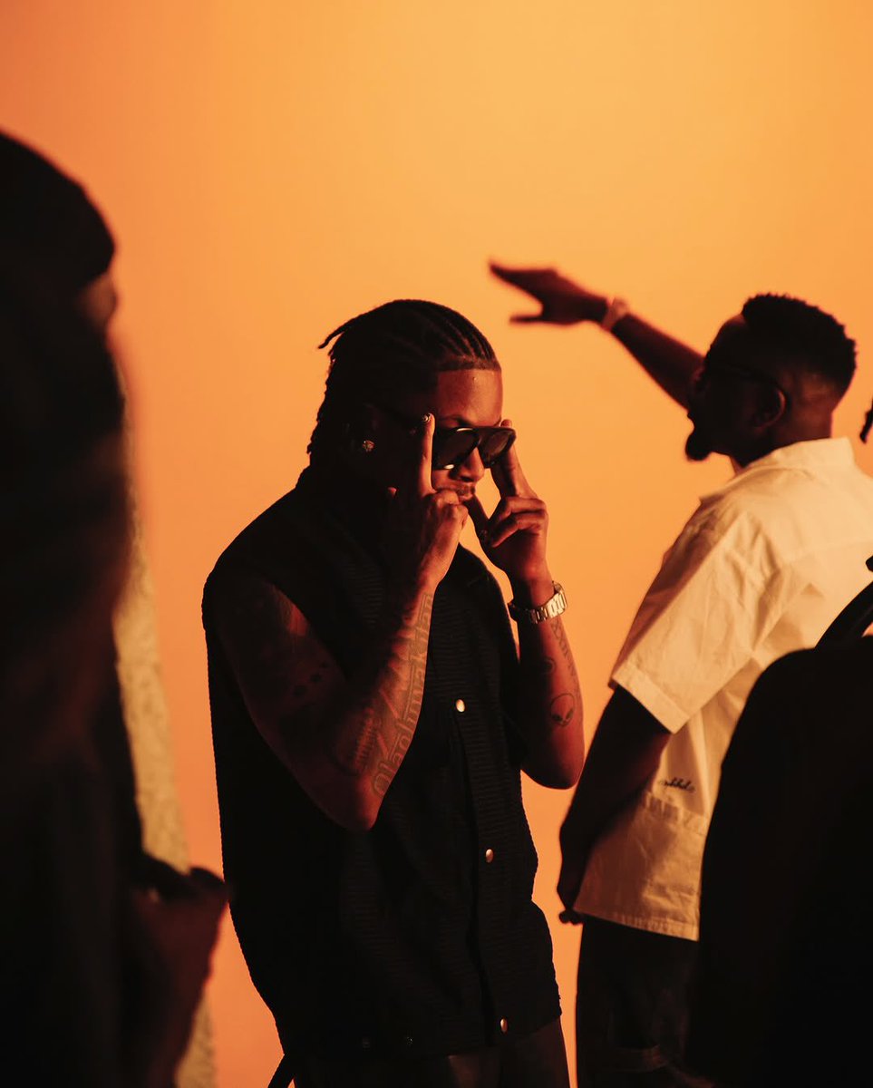 netbuzzradio's tweet image. Oxlade features Sarkodie on Ololufe. The song dropped just in time for Valentine's day!

#netbuzzradio  #netbuzzradiolive #WorldRadioDay #WorldRadioDay2025