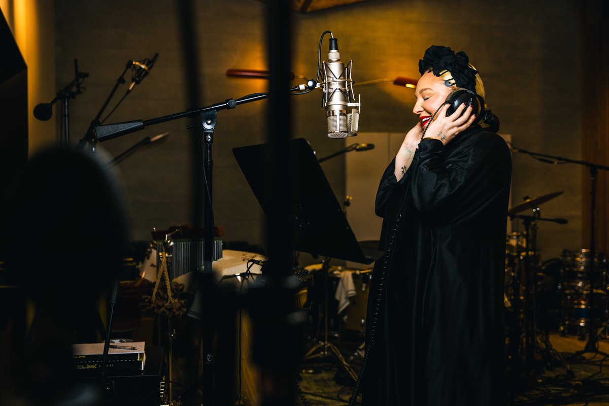Intofurler's tweet photo. Exclusive More pictures of Sia in her studio recording “Solsbury Hill” cover https://t.co/mK6bQos4lO