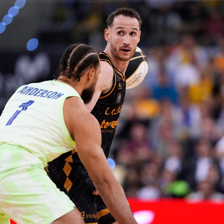 👑 𝑯𝒊𝒔𝒕𝒐́𝒓𝒊𝒄𝒐 𝑴𝒂𝒓𝒄𝒆𝒍𝒊𝒏𝒉𝒐 <a href="/Huertas09/">Marcelo Huertas</a> 

💎 22 puntos
💎 5/11 T2, 2/4 T3, 6/6 TL
💎 6 rebotes 
💎 6 asistencias
💎 + 17 en pista
💎 30 valoración

🎟️ Billete a semis de #CopaACB tras tumbar al Barça

✨ 41 años, 8 meses y 16 días

📸 acb Photo / Mariano Pozo