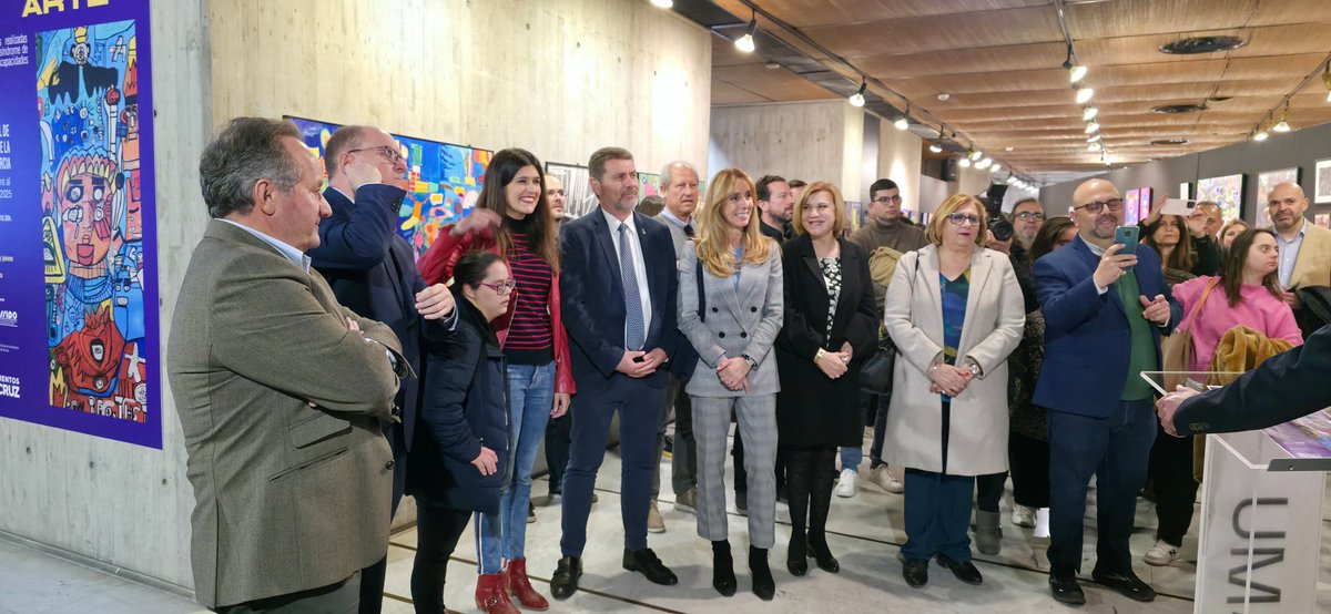 miriamperezalba's tweet photo. ❤️VIVIR EL ARTE de @ASSIDOMURCIA en el @_COAMU es toda una gozada❤️
¡Felicidades por estos 27 años de exitosa relación!
Para @politsocialmur estas iniciativas son clave para fomentar la inclusión social y dar visibilidad a los artistas con discapacidad intelectual
#CAPAZes https://t.co/UdRsyfz63S