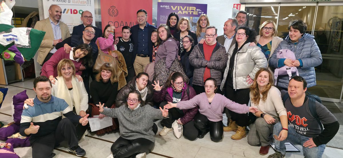 miriamperezalba's tweet photo. ❤️VIVIR EL ARTE de @ASSIDOMURCIA en el @_COAMU es toda una gozada❤️
¡Felicidades por estos 27 años de exitosa relación!
Para @politsocialmur estas iniciativas son clave para fomentar la inclusión social y dar visibilidad a los artistas con discapacidad intelectual
#CAPAZes https://t.co/UdRsyfz63S