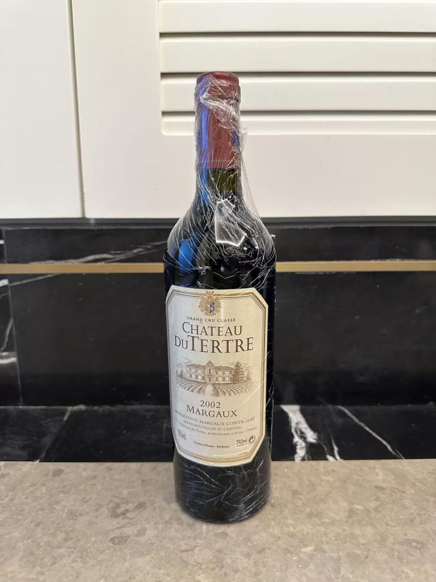 merryanandha's tweet photo. Chateau DuTertre 2002, rich, sweet, earthy, blackcurrant, smoky aromas！！🍷🌹#goodnight #thursday #redwine #vintage #chateaudeville #dailydrinking https://t.co/ZXGkzNO955
