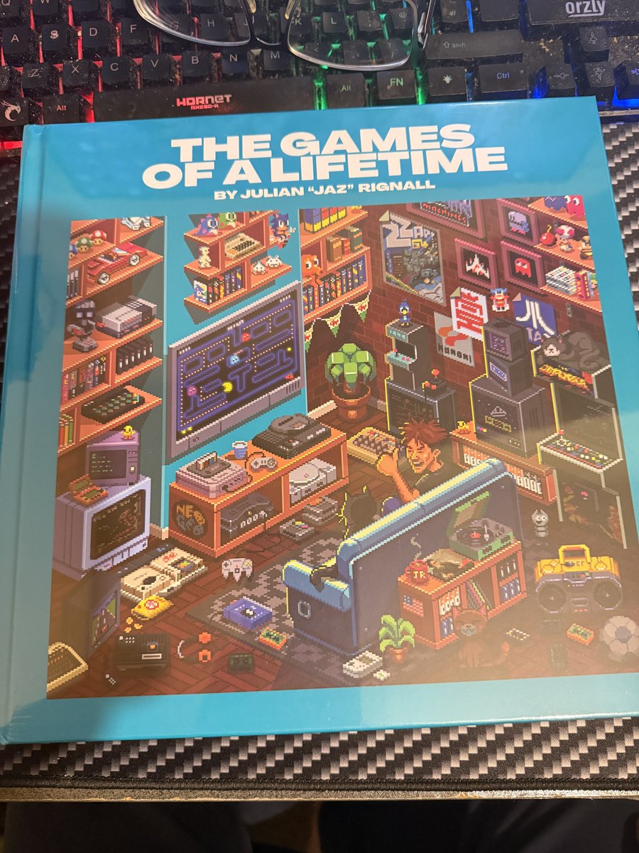 GettingWorse's tweet image. This book just came through the post today. A compiled list of games that changed the world of gaming from the amazing @JazRignall 
It’s a hefty book, you can fend off a burglar with it.