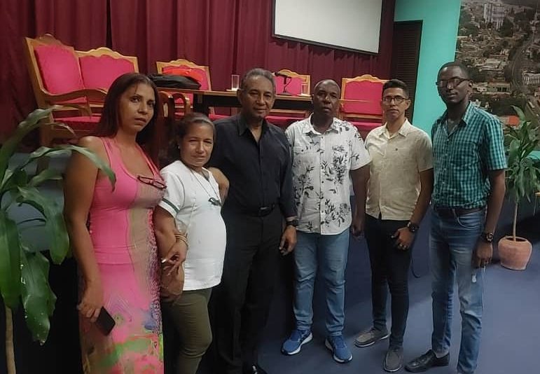suniel_johnson's tweet photo. El Dr.C Danilo Napoles Mendez en importante Taller de Morbilidad Materna Extremadamente Grave. La APS en Santiago de 🇨🇺 presente. #APSMinsap
#SantiagoDeCuba #CubaPorLaVida #JuntarYVencer #SiempreSantiago #MinsapCuba
#MedicinaFamiliarUCMSC
#ComiteAcademicoMFSC #CubaInspira https://t.co/rkfktZJNrU