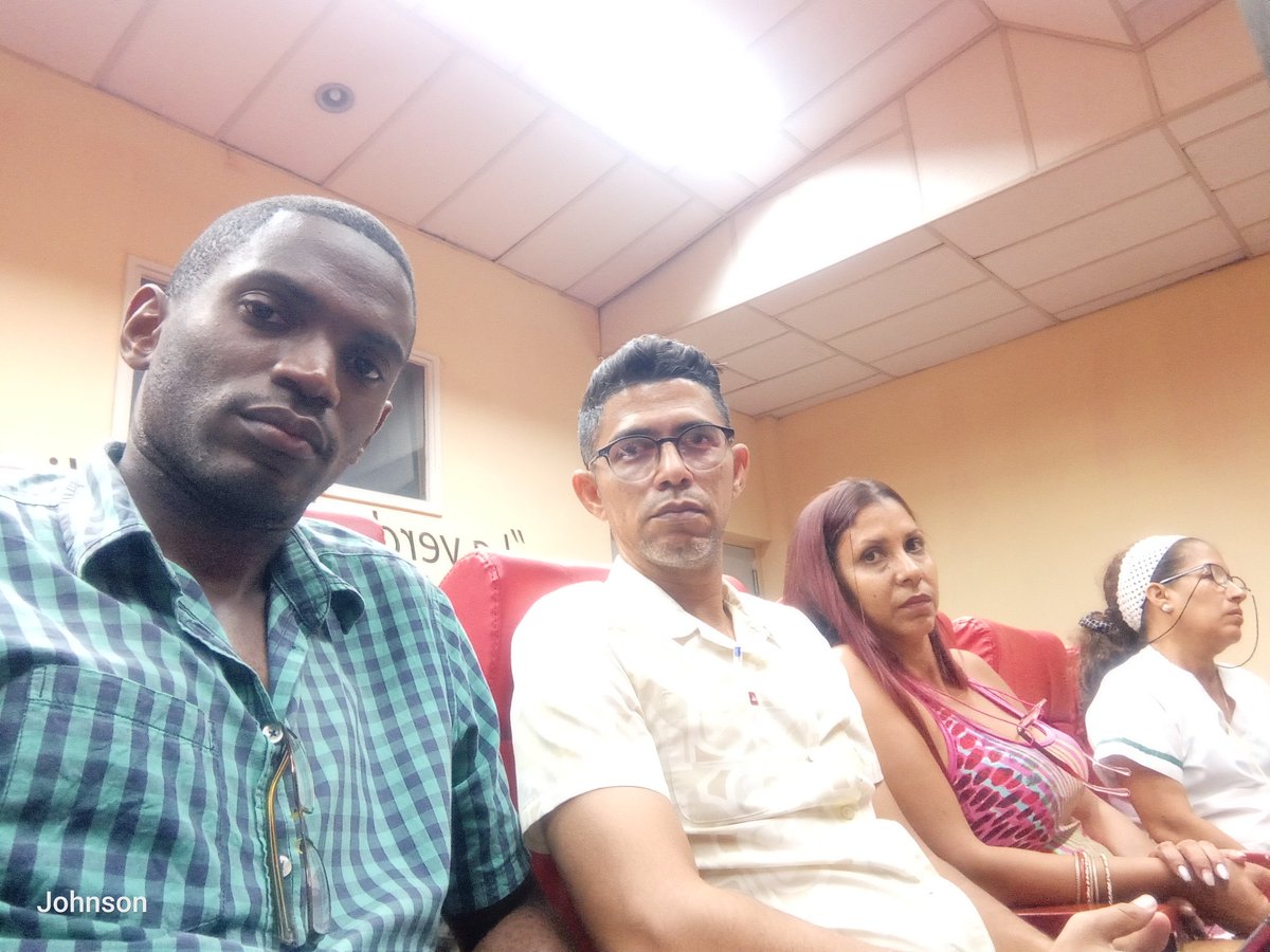 suniel_johnson's tweet photo. El Dr.C Danilo Napoles Mendez en importante Taller de Morbilidad Materna Extremadamente Grave. La APS en Santiago de 🇨🇺 presente. #APSMinsap
#SantiagoDeCuba #CubaPorLaVida #JuntarYVencer #SiempreSantiago #MinsapCuba
#MedicinaFamiliarUCMSC
#ComiteAcademicoMFSC #CubaInspira https://t.co/rkfktZJNrU