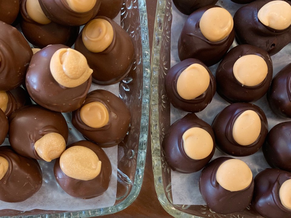 OHHeartofitAll's tweet photo. 🍫 Wittich's Candy Shop in Circleville is celebrating their 185th anniversary this year! 🥳 Stop in for treats and see more sweet shops on the Ohio Buckeye Candy Trail! https://t.co/khYC4ZoCbU 💕🍬 https://t.co/uA0Un3w3Be
