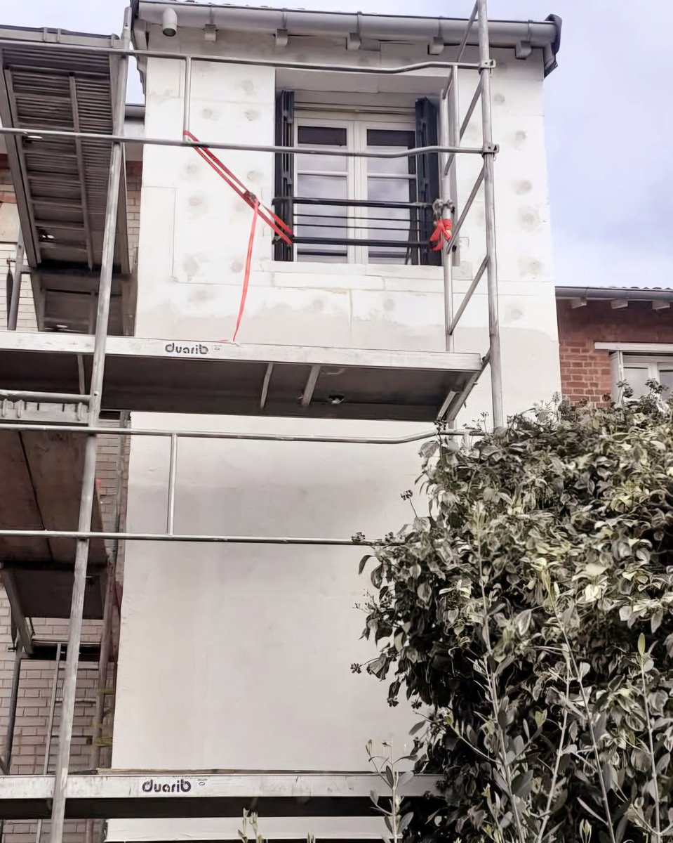 JMB_Construc's tweet photo. Isolation Thermique par l'Extérieur (ITE, RE2020, r = 5 m²K/W), à Colombes. Mars 2020 

#JMBConstruction #bâtiment #ITE #isolation #rénovation #RGEqualibat #peintreenbâtiment #construction https://t.co/VgbO6KniYg