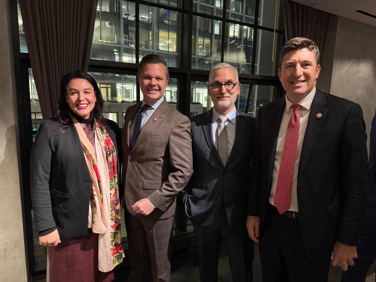 bgarlinghouse's tweet image. Walked away from an action-packed day in DC yesterday with the feeling that there is (finally) an incredible opportunity to advance meaningful bipartisan legislation that establishes clear, constructive and pro-innovation regulatory frameworks for crypto.

Thank you to these…