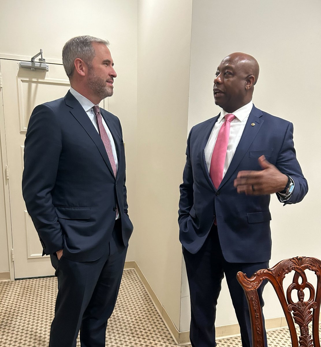 bgarlinghouse's tweet image. Walked away from an action-packed day in DC yesterday with the feeling that there is (finally) an incredible opportunity to advance meaningful bipartisan legislation that establishes clear, constructive and pro-innovation regulatory frameworks for crypto.

Thank you to these…