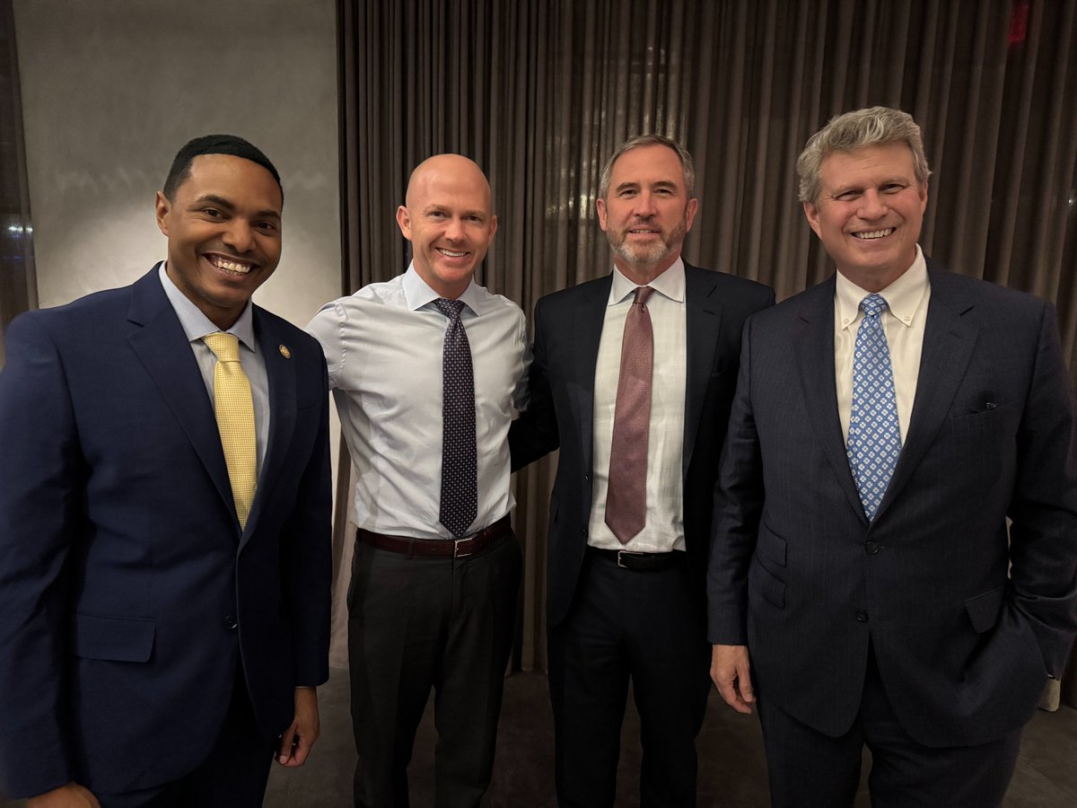 bgarlinghouse's tweet image. Walked away from an action-packed day in DC yesterday with the feeling that there is (finally) an incredible opportunity to advance meaningful bipartisan legislation that establishes clear, constructive and pro-innovation regulatory frameworks for crypto.

Thank you to these…