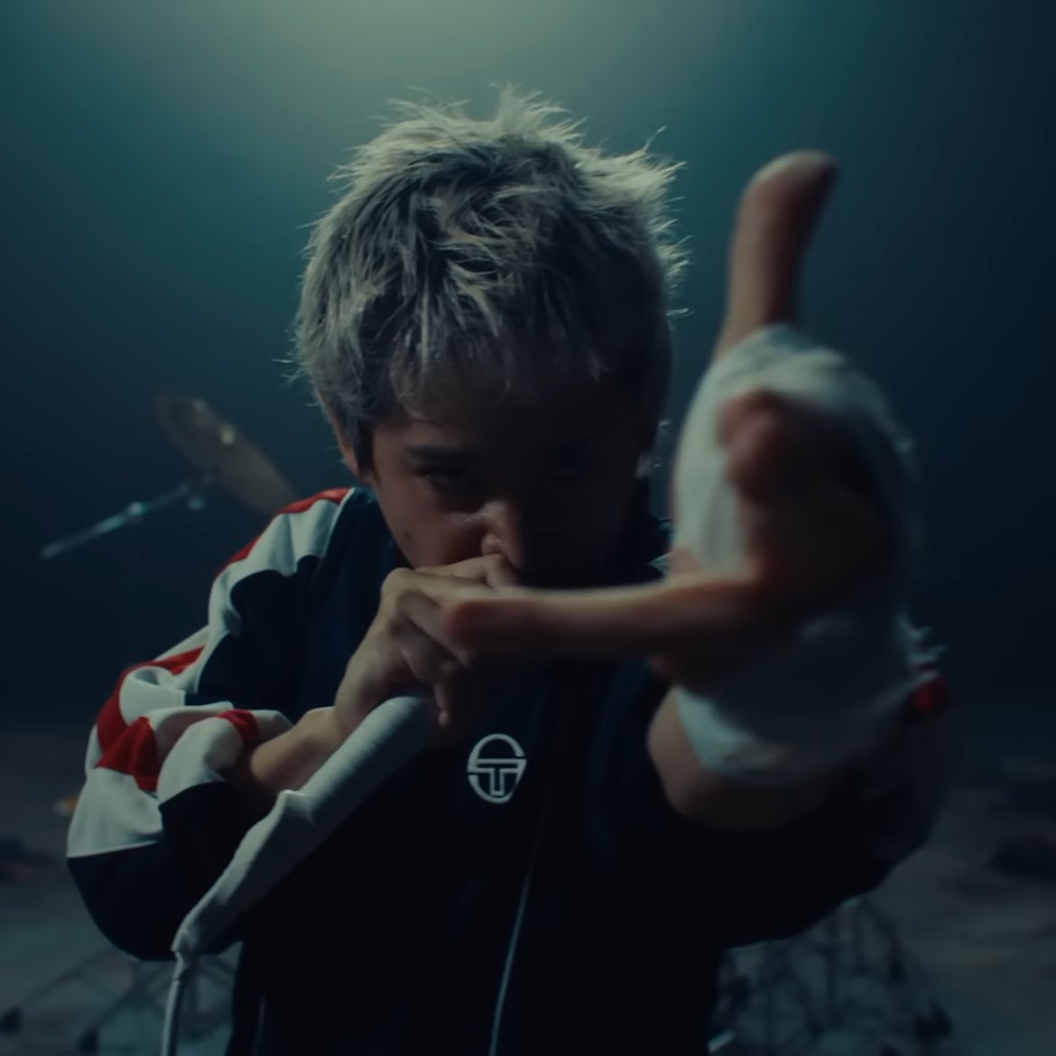 takaismyhero's tweet photo. i think we moved on too quickly from this look https://t.co/MzSibcx5fQ