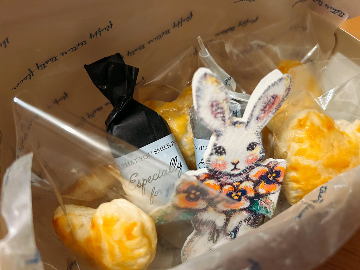 DOGLIFEgohan's tweet photo. プレゼント💝

・テリーヌチョコ
・テリーヌチョコ✖️🍊
・チョコパイ
・アップルパイ

娘の初めての手作りヴァレンタイン🍫
朝から甘い匂い

喜んでもらえるといいね👍
青春だ〜

#試食は母の役得
#スイーツ作り
#おうちごはん𓎩𓌉𓇋 
#料理好きな人と繋がりたい
#お菓子作りが好きな人と繋がりたい https://t.co/tqUabLV4sm