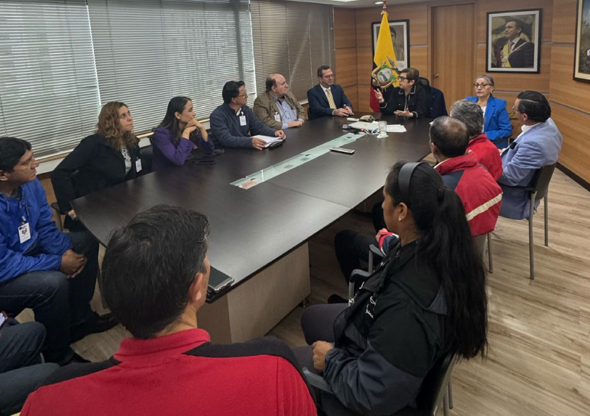 #MDTInforma | La ministra <a href="/ivonneabogada/">Ab Ivonne Nuñez</a>   mantuvo una reunión con los trabajadores de <a href="/GamavisionEcu/">Gamavision Ecuador</a>  con la finalidad de solventar las problemáticas que enfrentan, garantizar soluciones y  respeto a sus derechos laborales.
#ElNuevoEcuadorResuelve
